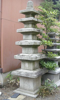 庭石　朝鮮型五重の塔