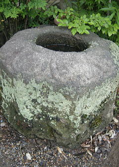 庭石　朝鮮礎石水鉢